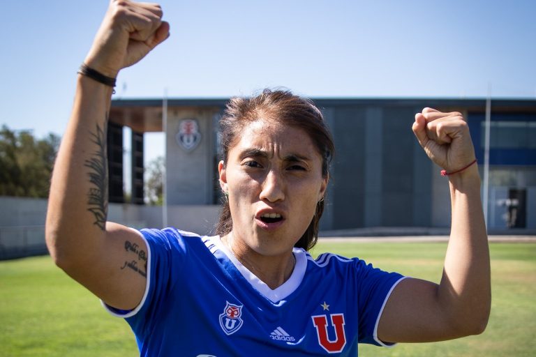 Yessenia Huenteo es la tercera refuerzo de las Leonas